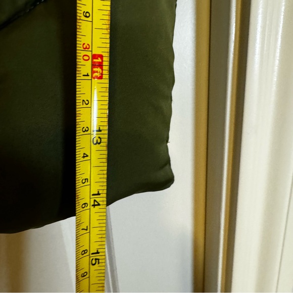 NWT Olive Green Puffer Vest Size M Women's - Picture 4 of 8